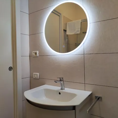 Conero - Parcheggio&patio A Due Passi Dal Mare *